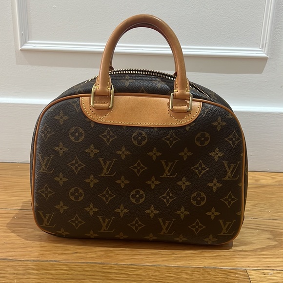 Louis Vuitton Monogram Bag - Picture 3 of 16